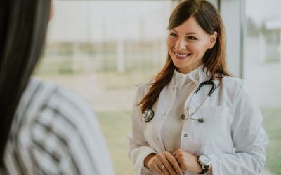 A female doctor is talking to a patient in a hospital.