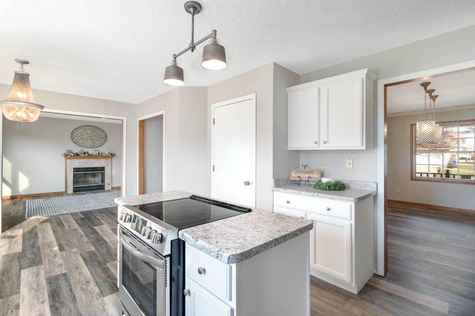 Our Flooring Showroom in Eldridge, IA Mike's FloorPro