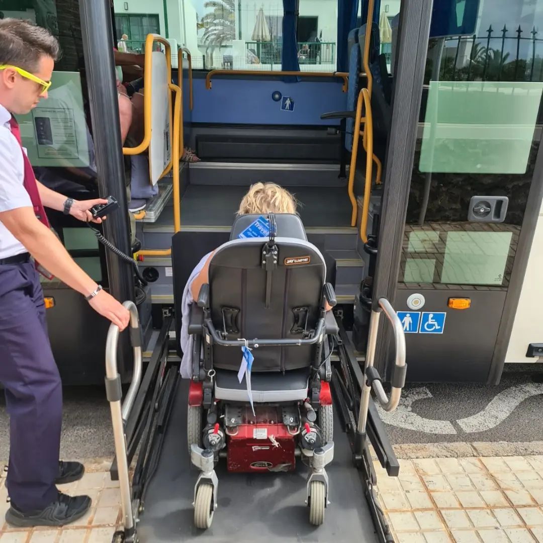 A woman in a wheelchair is getting on a bus on Lanzarote to Timanfay National Park