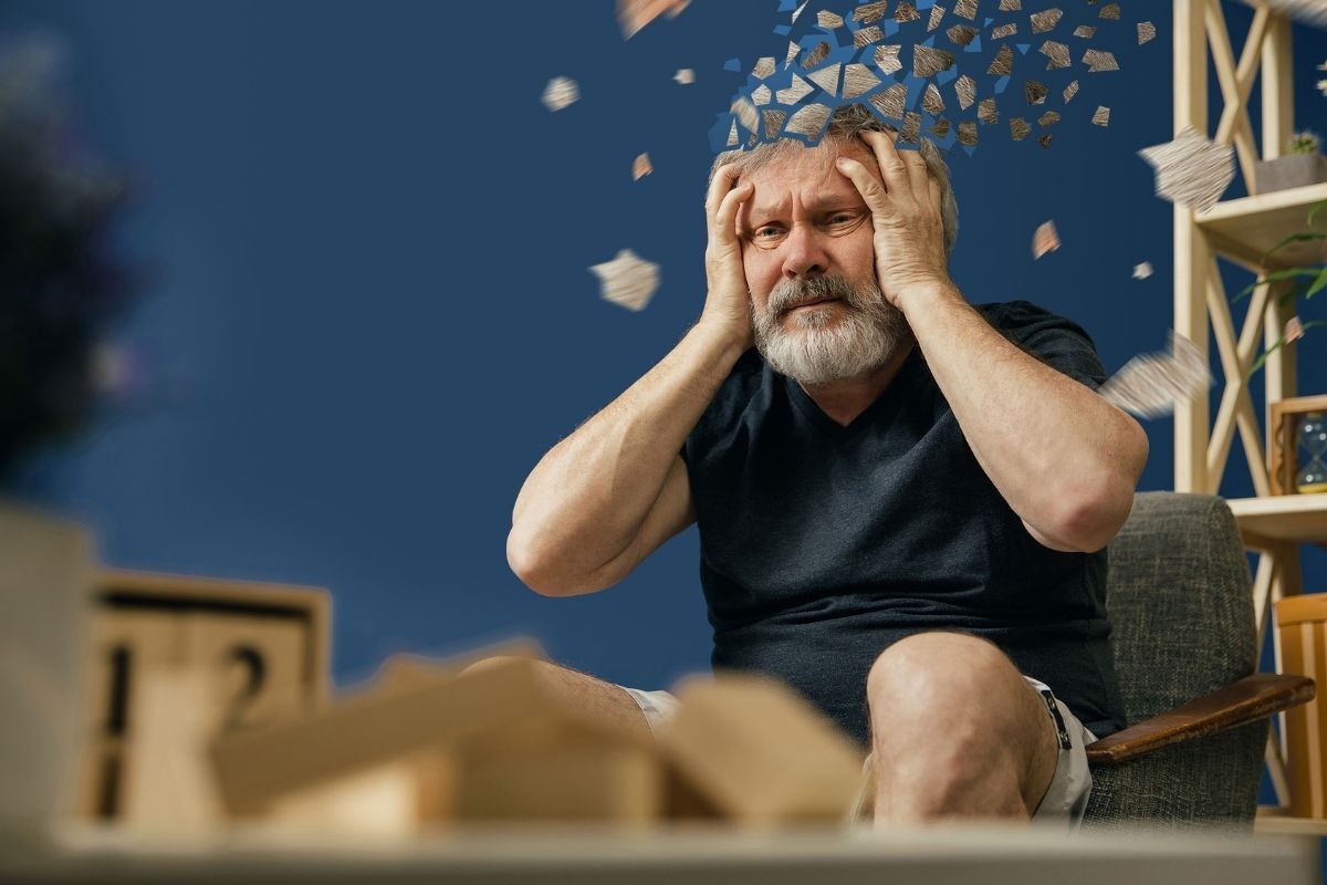 Certamente, a pior fase do Alzheimer se dá quando o paciente se torna mais agressivo, já que exige muita paciência e sabedoria de quem está cuidando dele. Alzheimer e Neurologia