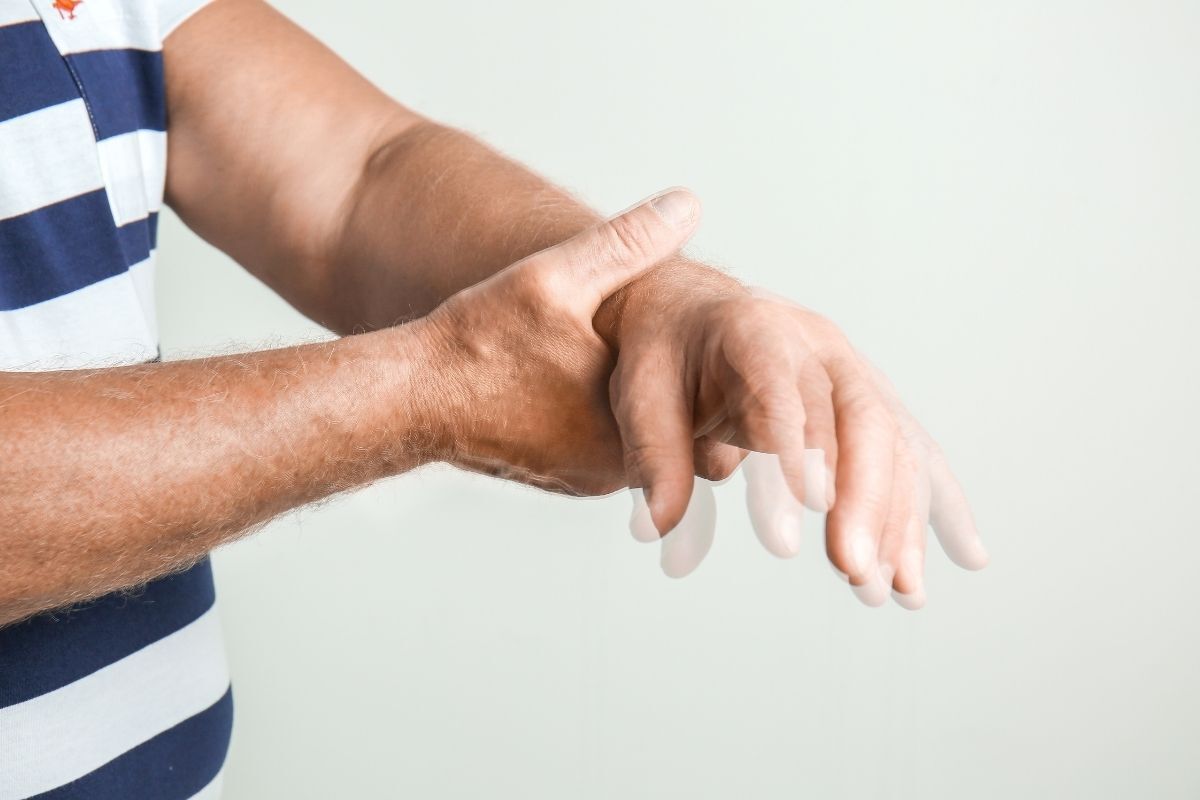 Causas do Parkinson Dra Thélia Rúbia Neurologista