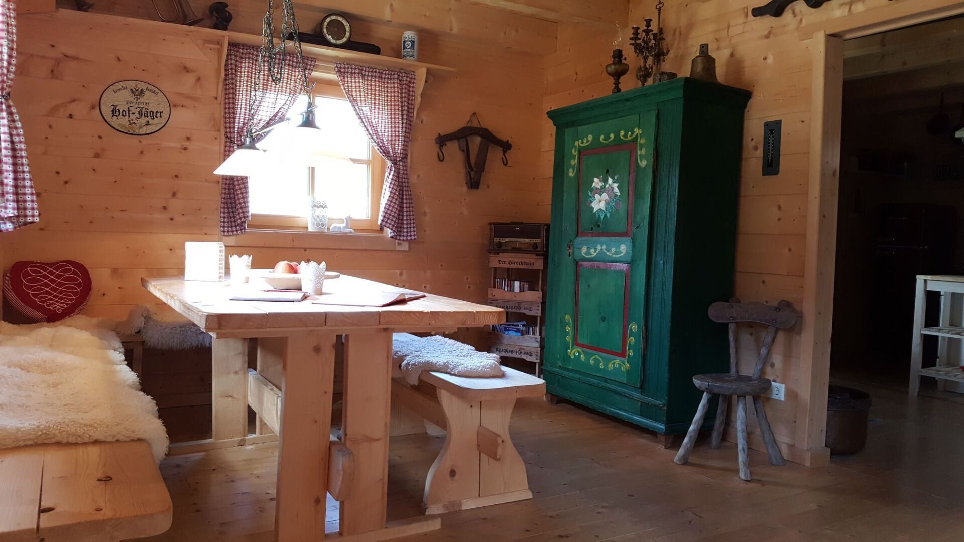 urig Frühstücken in der Almhütte