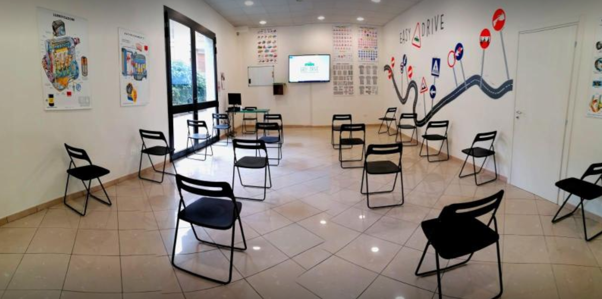 Aula per lezioni teoriche della scuola guida