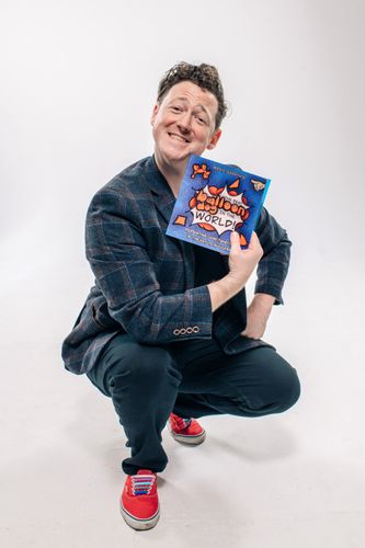 MG with his Book 'The Best Balloon Dog in the World!' Party Magician and Author, Magic Gareth with 'The Best Balloon Dog in the World!'