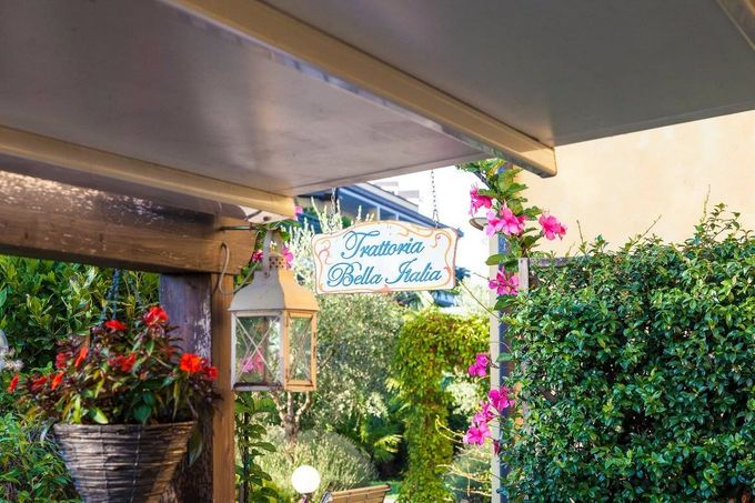 Trattoria Bella Italia - Dehor