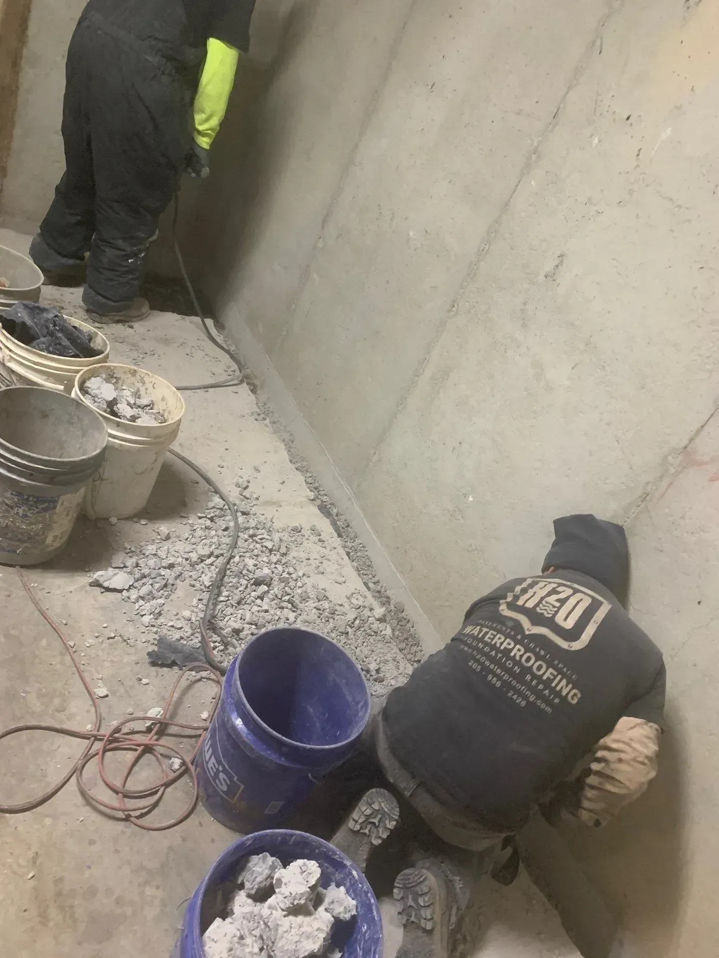 This basement home located in Altadena Forest subdivision of Gardendale, AL 35071 had water in the block walls and ground.