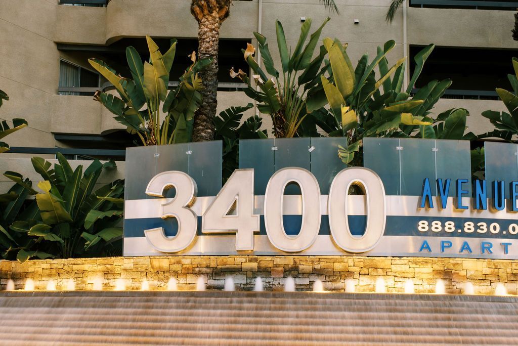 A building with a sign that says 3400 avenue apart