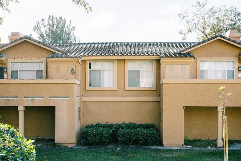 A house with the number 4 on the side of it