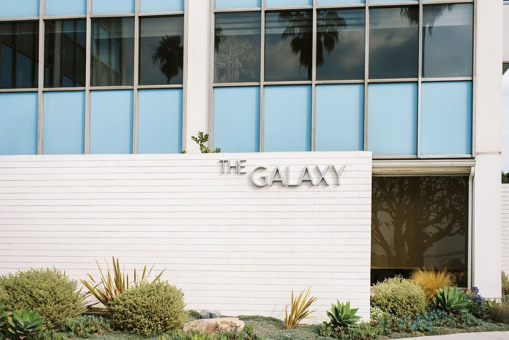 A building with a sign that says the galaxy on it