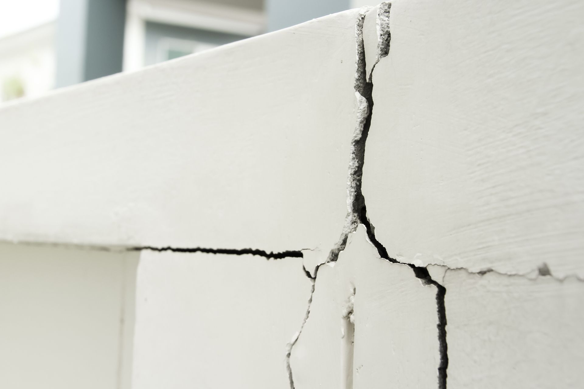 Wall Crack — Des Moines, IA — John Voss Concrete & Excavating INC.