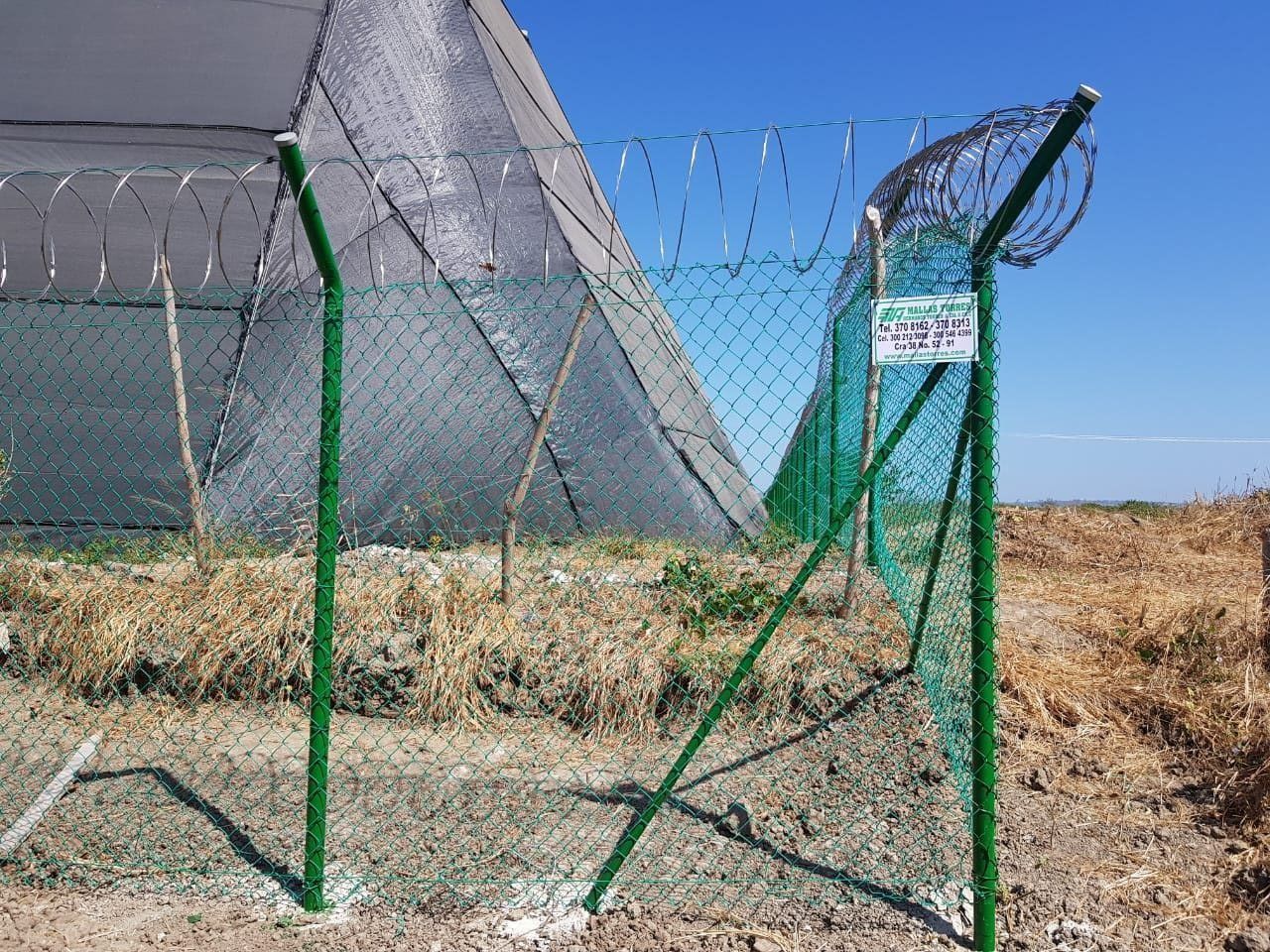 Mallas Torres, venta e instalación de malla eslabonada galvanizada forrada en PVC y concertina metálica en Colombia.