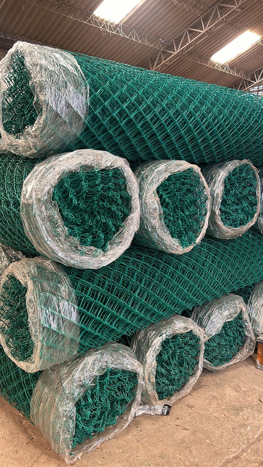 Mallas Torres, Venta e Instalación de rollo de malla eslabonada galvanizada forrada en PVC.