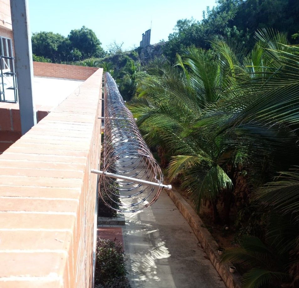 Mallas Torres, venta e instalación de concertina metálica en Colombia.