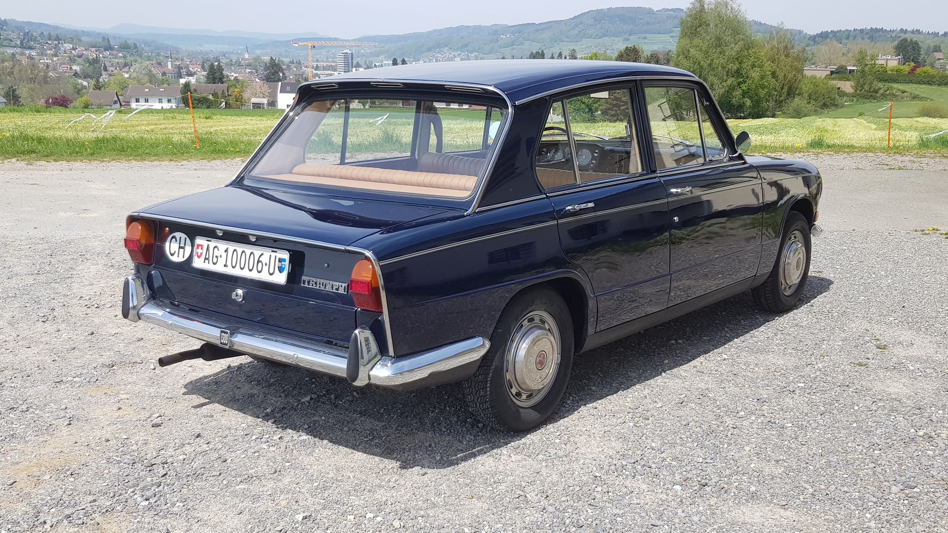 triumph-1300-saloon