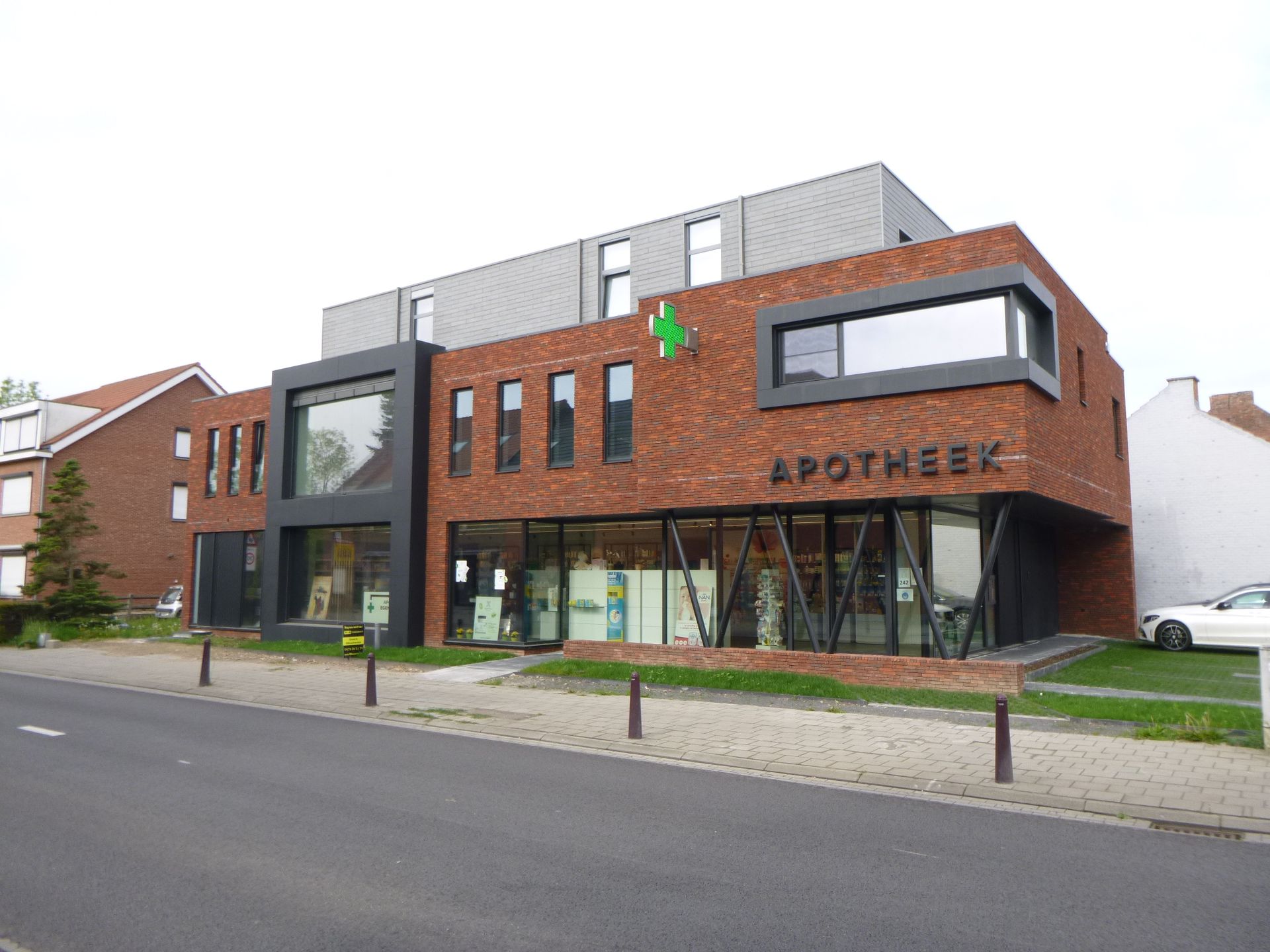 architect moderne apotheek Leuven  - Architectengroep Janssens