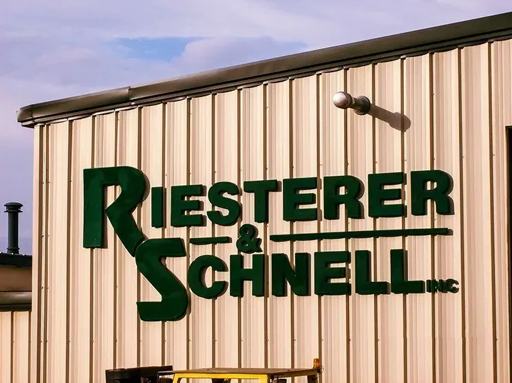 Riesterer & schnell is written on the side of a building
