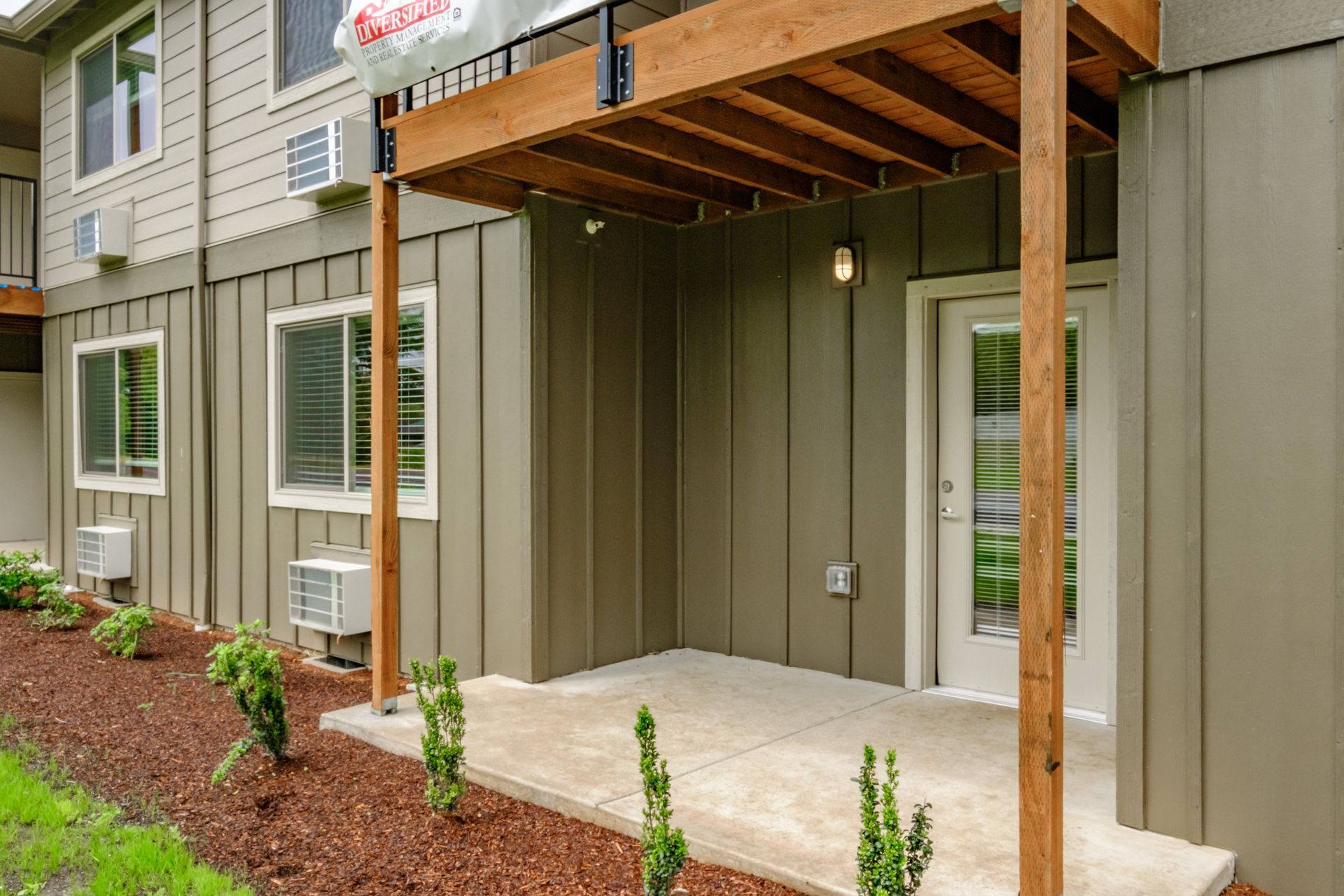 Santiam Gateway Apartments in Sweet Home Oregon – patio - 2.