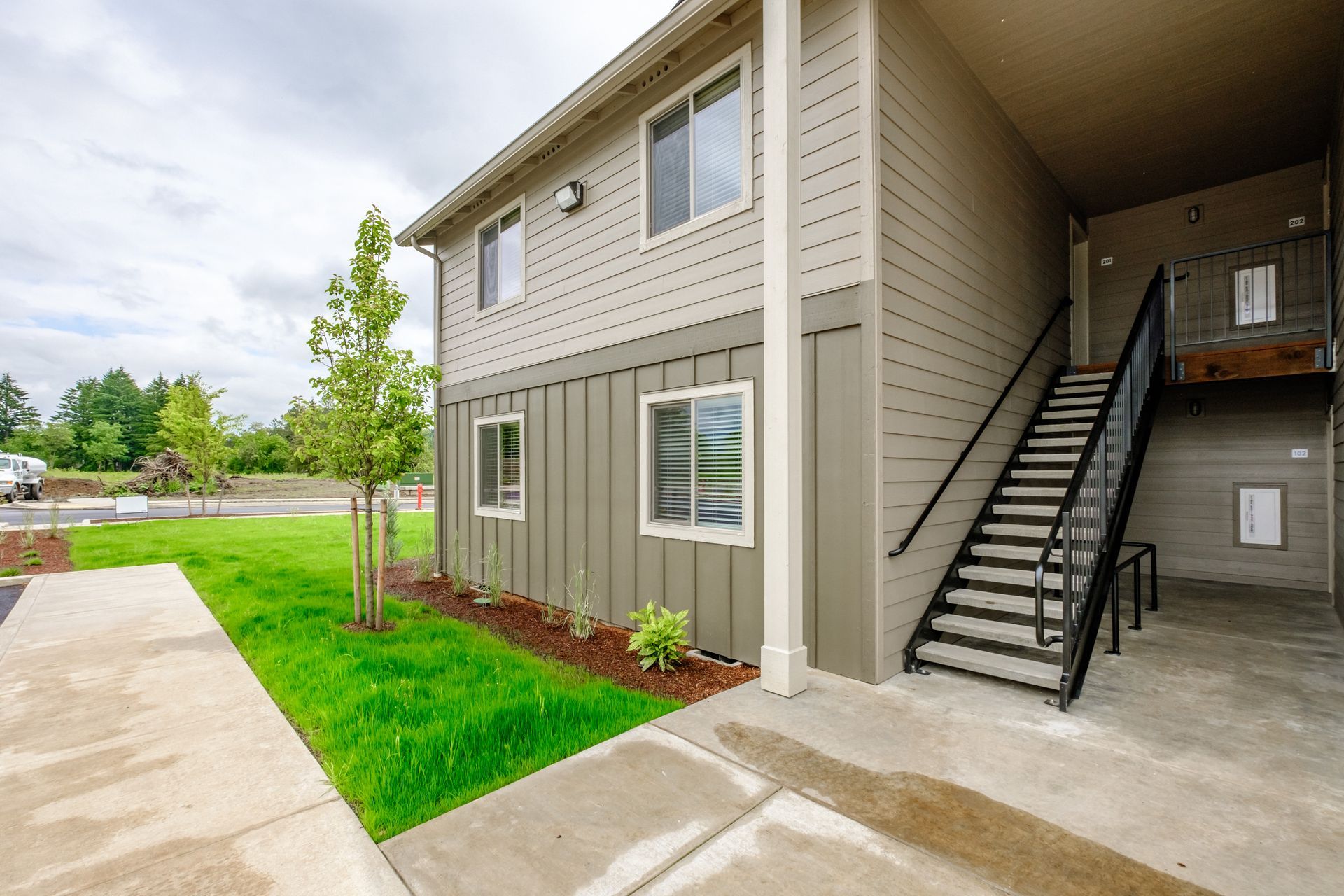 Santiam Gateway Apartments in Sweet Home Oregon – parking lot and apartment home building stairwell.