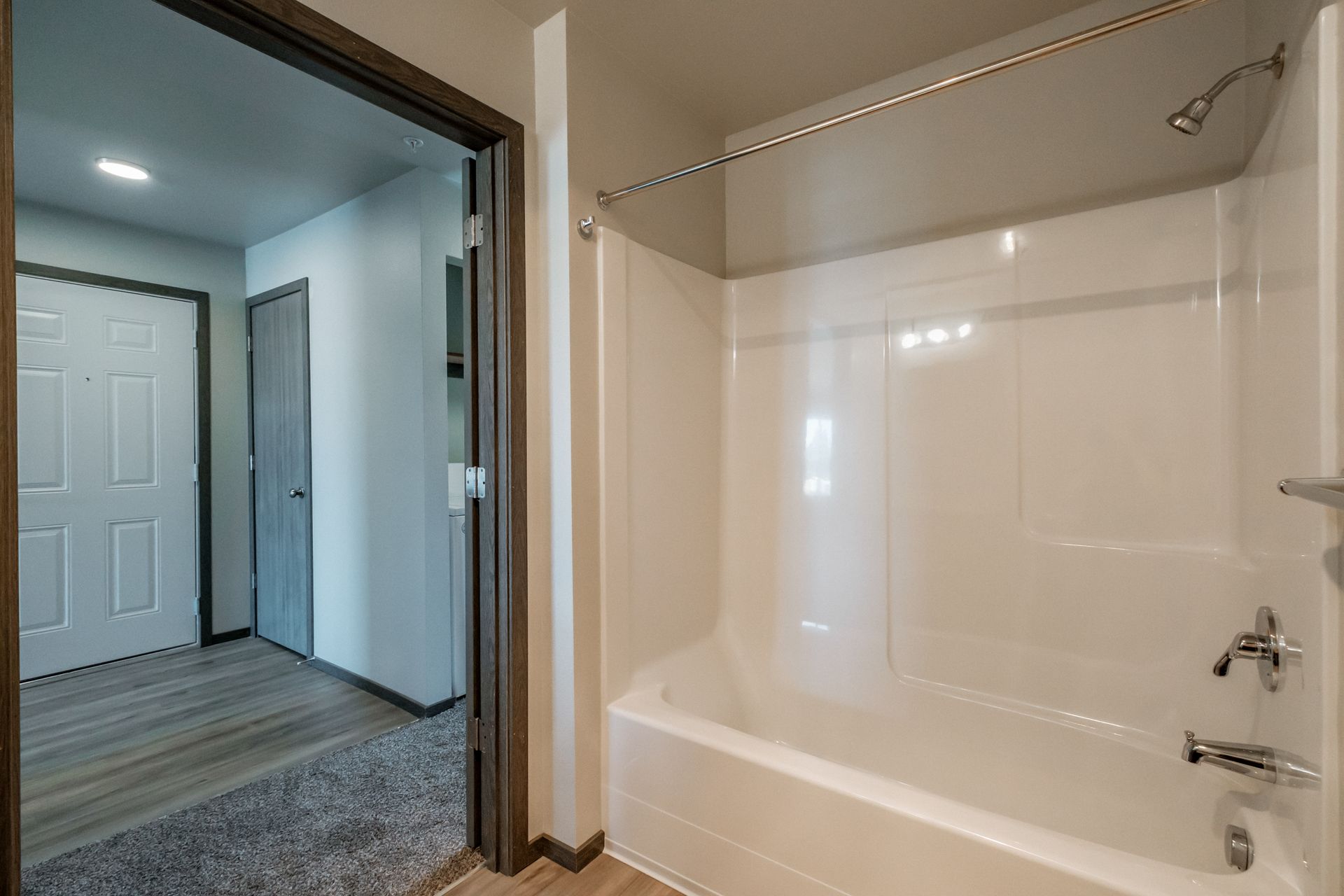 Birch Place Apartments in Salem Oregon, near Chemeketa Community College – shower – 2.