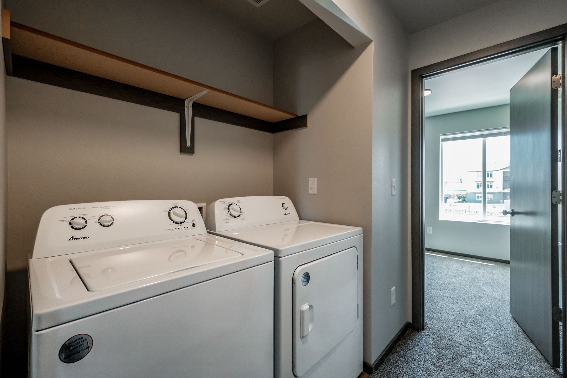 Birch Place Apartments in Salem Oregon, near Chemeketa Community College – washer and dryer.