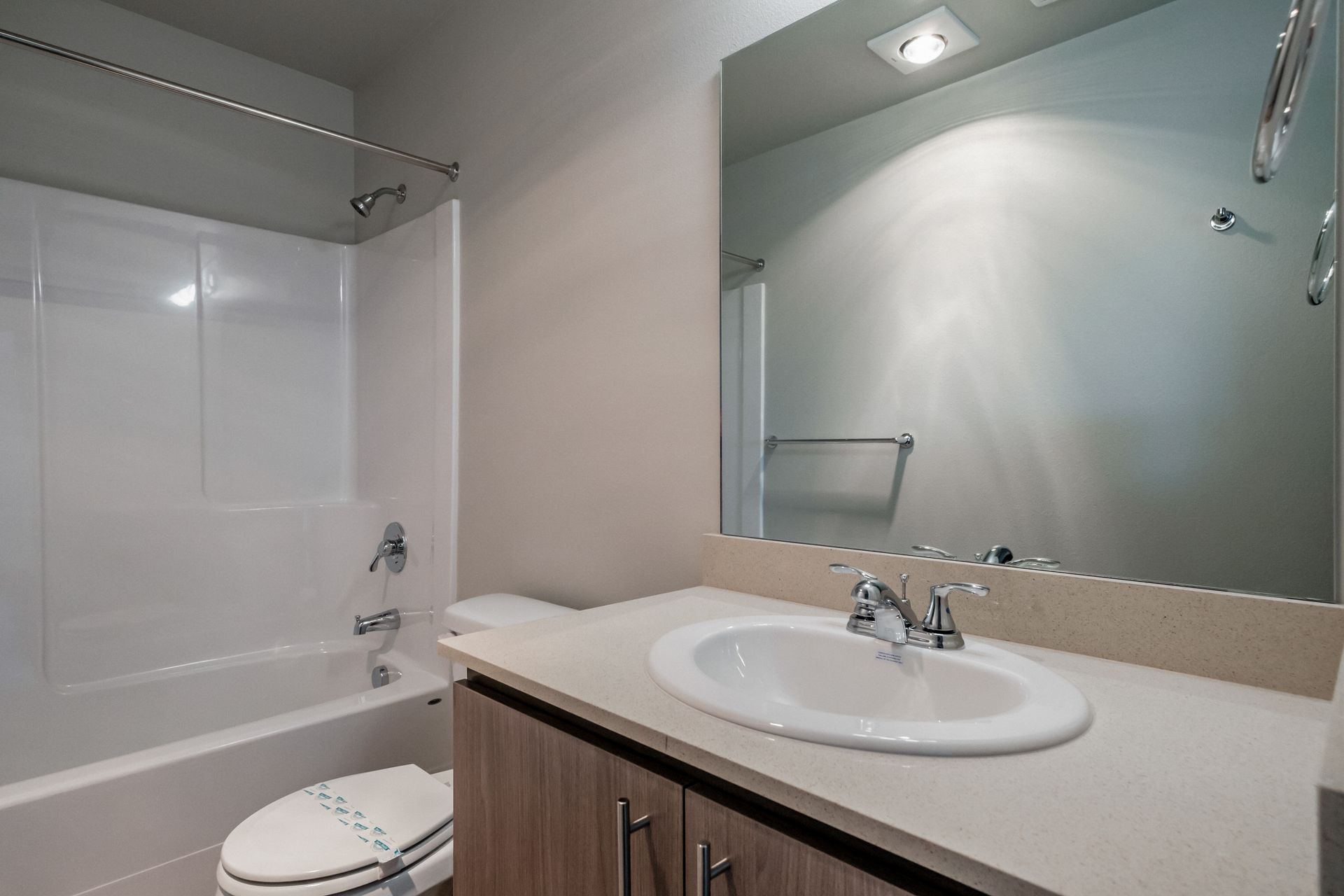 Birch Place Apartments in Salem Oregon, near Chemeketa Community College – bathroom -1.