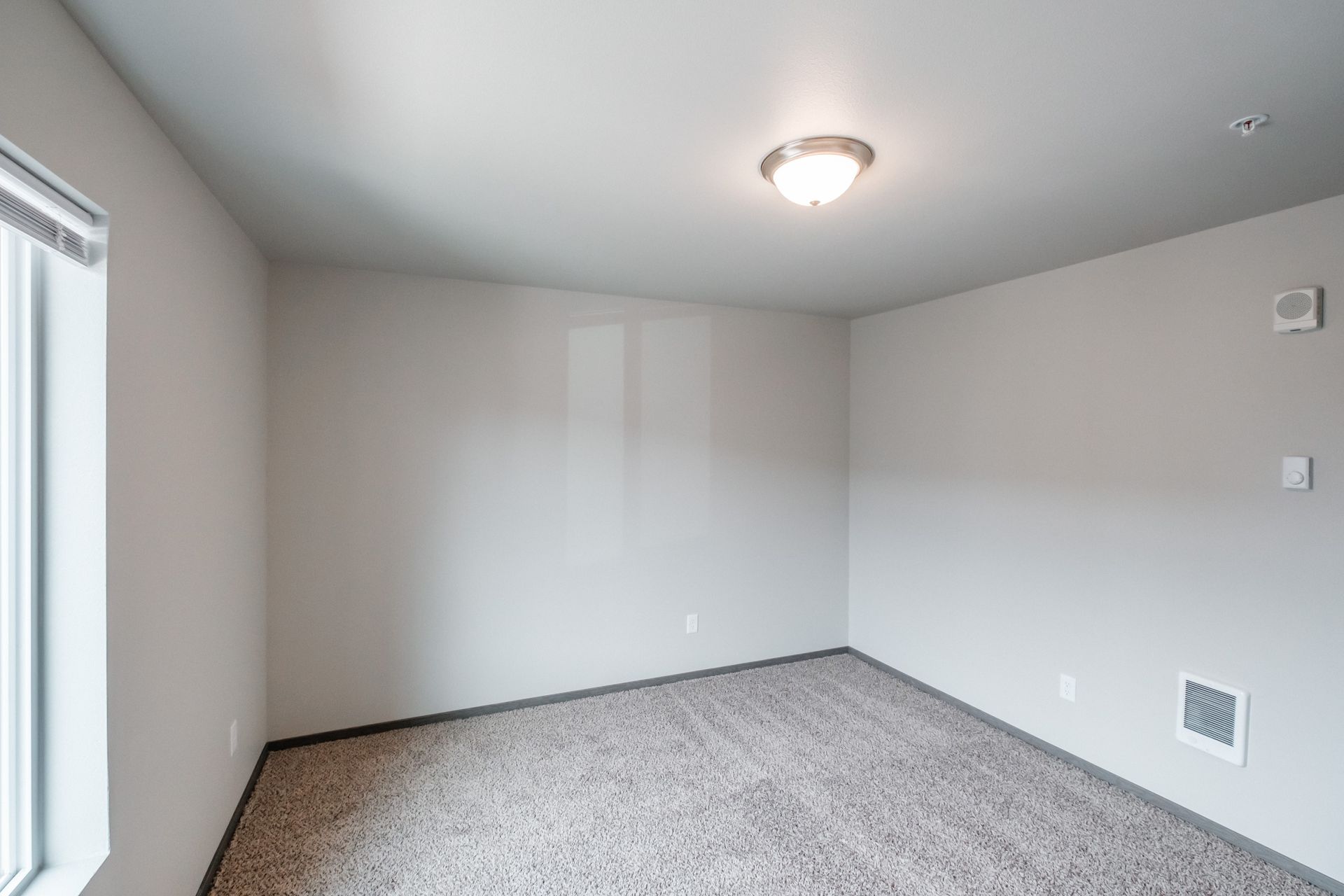 Cherry Glen Apartments in Salem Oregon – one bedroom one bathroom apartment home bedroom.