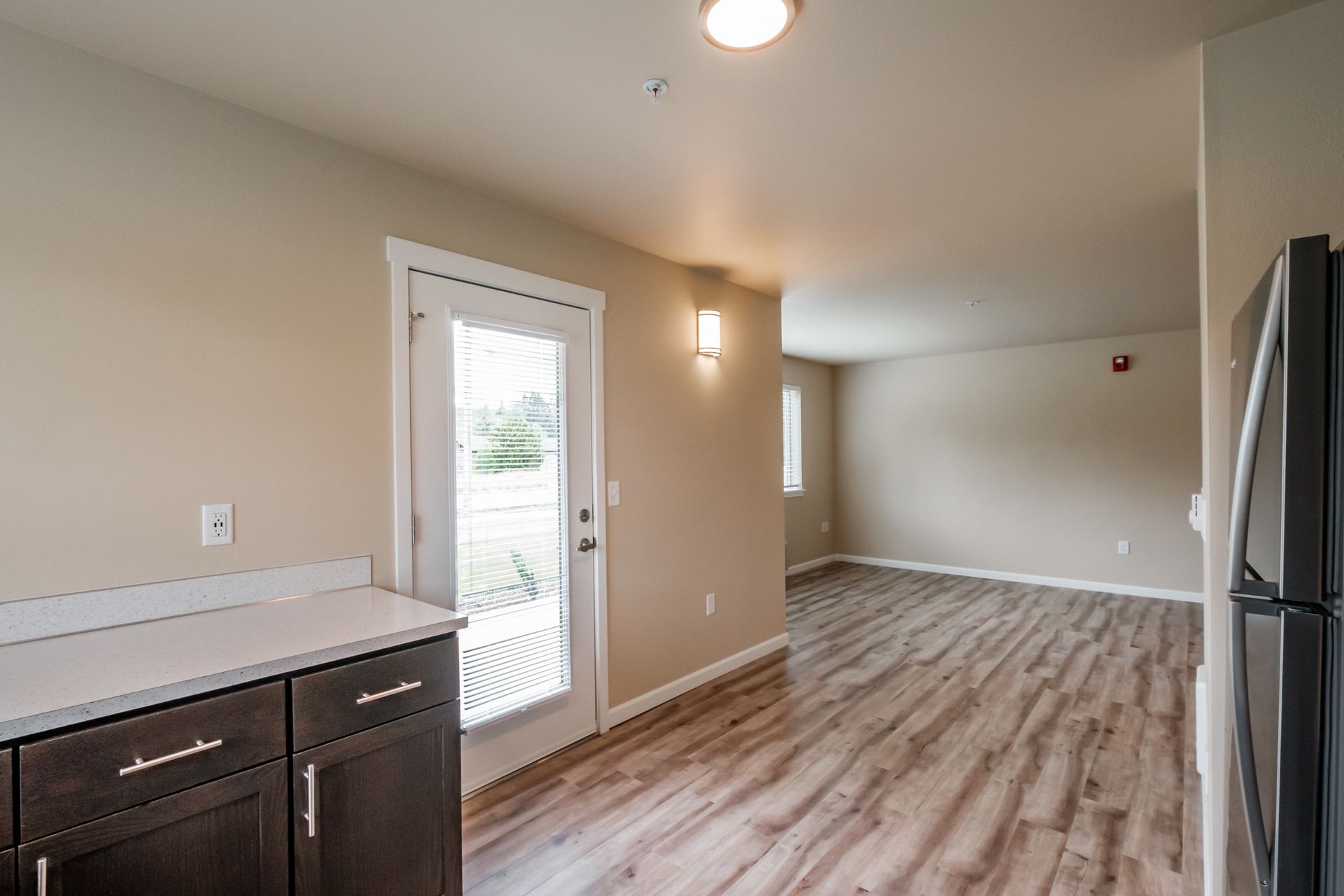 Santiam Gateway Apartments in Sweet Home Oregon, two-bedroom two-bathroom – kitchen and living room.