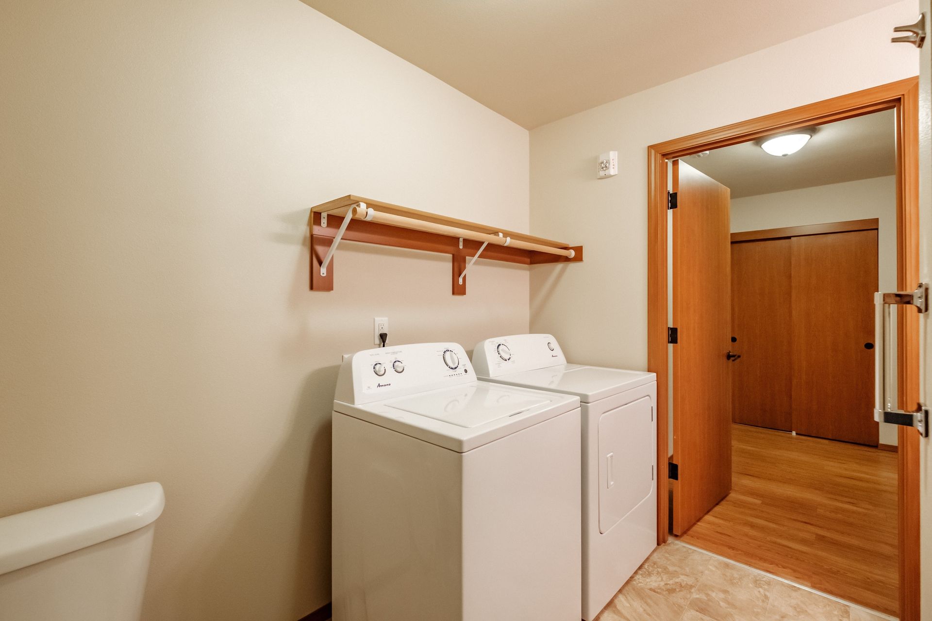 Lafayette Place Apartments in McMinnville, Oregon, near Linfield University – one-bedroom one-bath – washer and dryer. 
