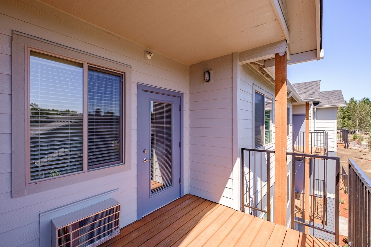 Hickory Hollow Apartments in North Albany OR, two-bedroom two-bathroom – balcony. 