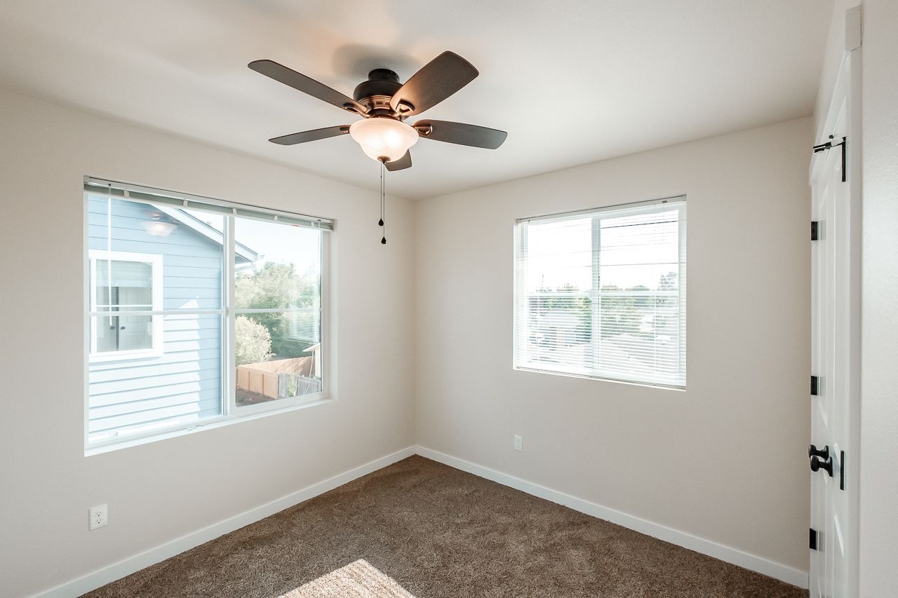 Goodnight Townhomes in Corvallis, OR, Near Oregon State University, four-bed, three-bath –bedroom window -4.