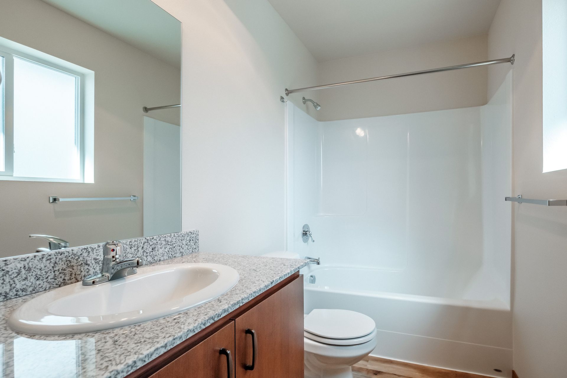 Oak Springs Apartments in Philomath Oregon, Near Oregon state University, two-bedroom two-bathroom – bathroom. 
