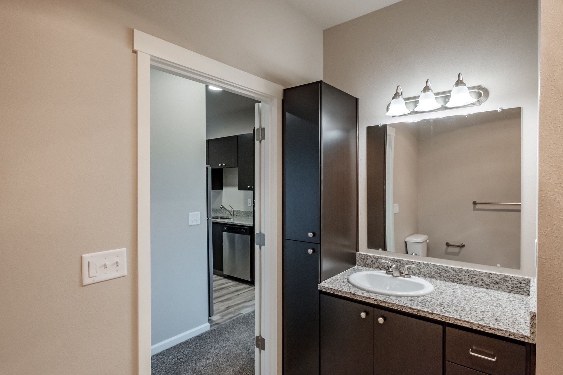 Hickory Hollow Apartments in North Albany OR, three-bedroom two-bathroom –bathroom -2. 