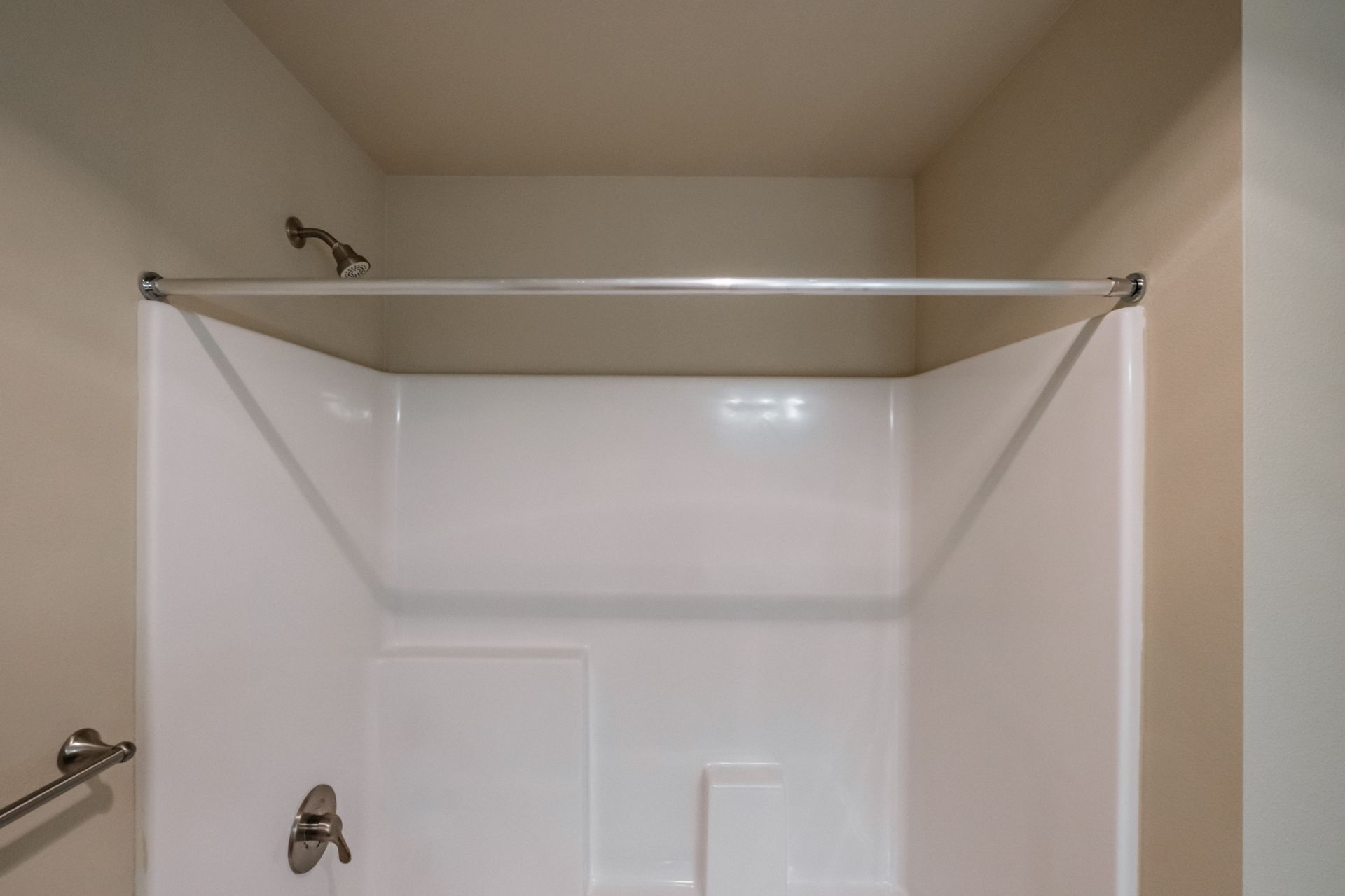 Santiam Gateway Apartments in Sweet Home Oregon, two-bedroom two-bathroom – shower -2.