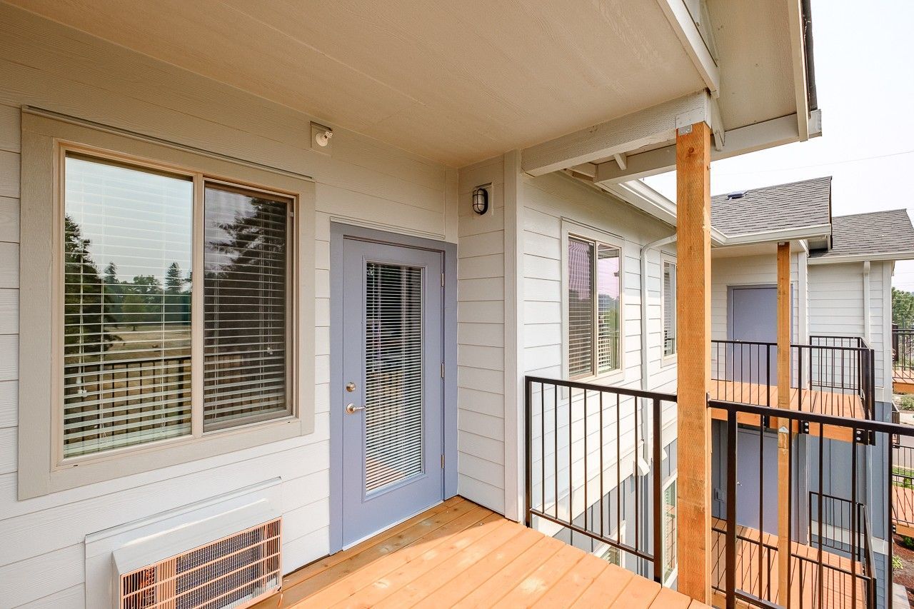 Hickory Hollow Apartments in North Albany OR, one-bedroom one-bathroom – balcony. 