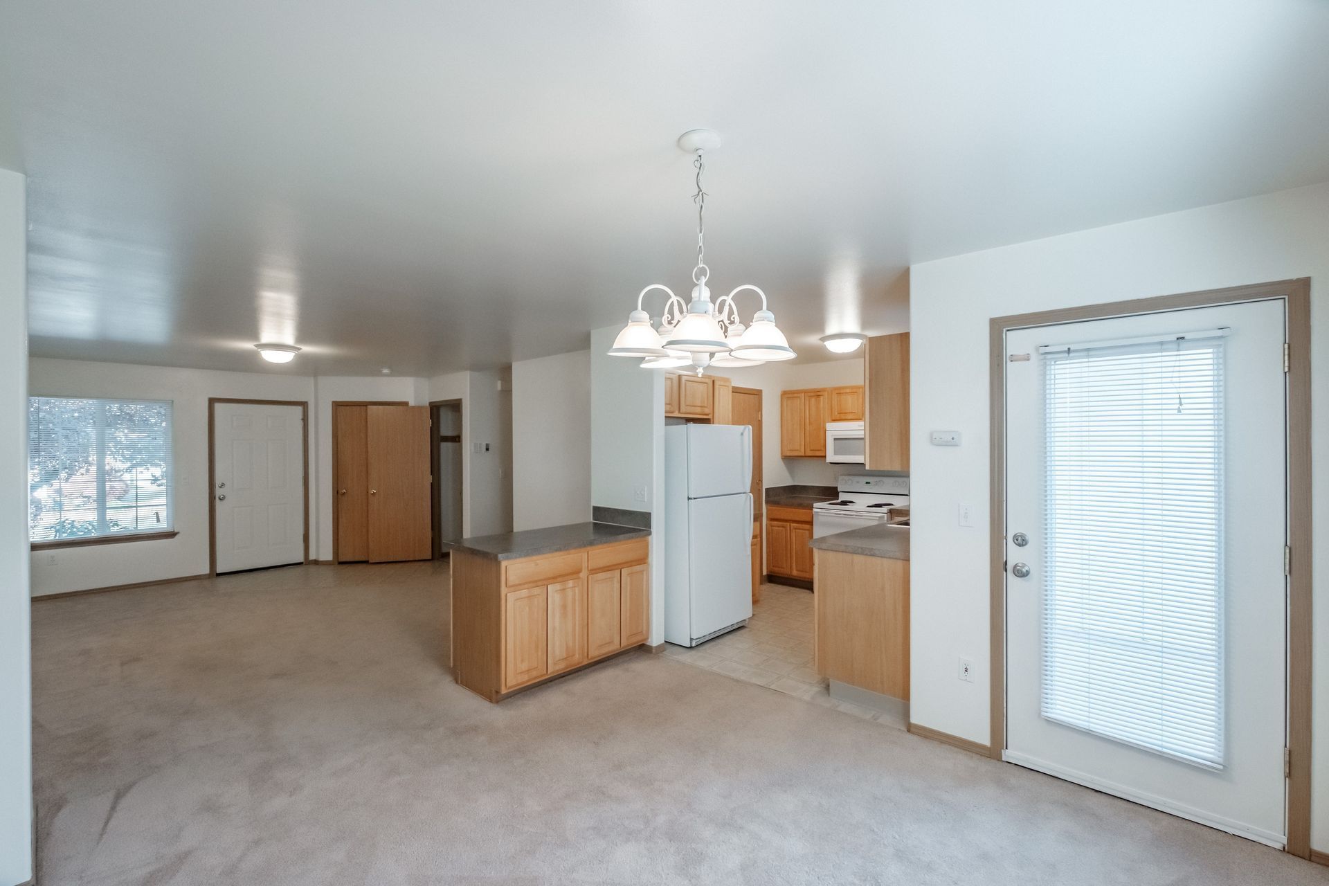 Mt. Vernon Town Homes in Albany Oregon, three-bedroom two and ½ bathroom – kitchen, dining room, living room.