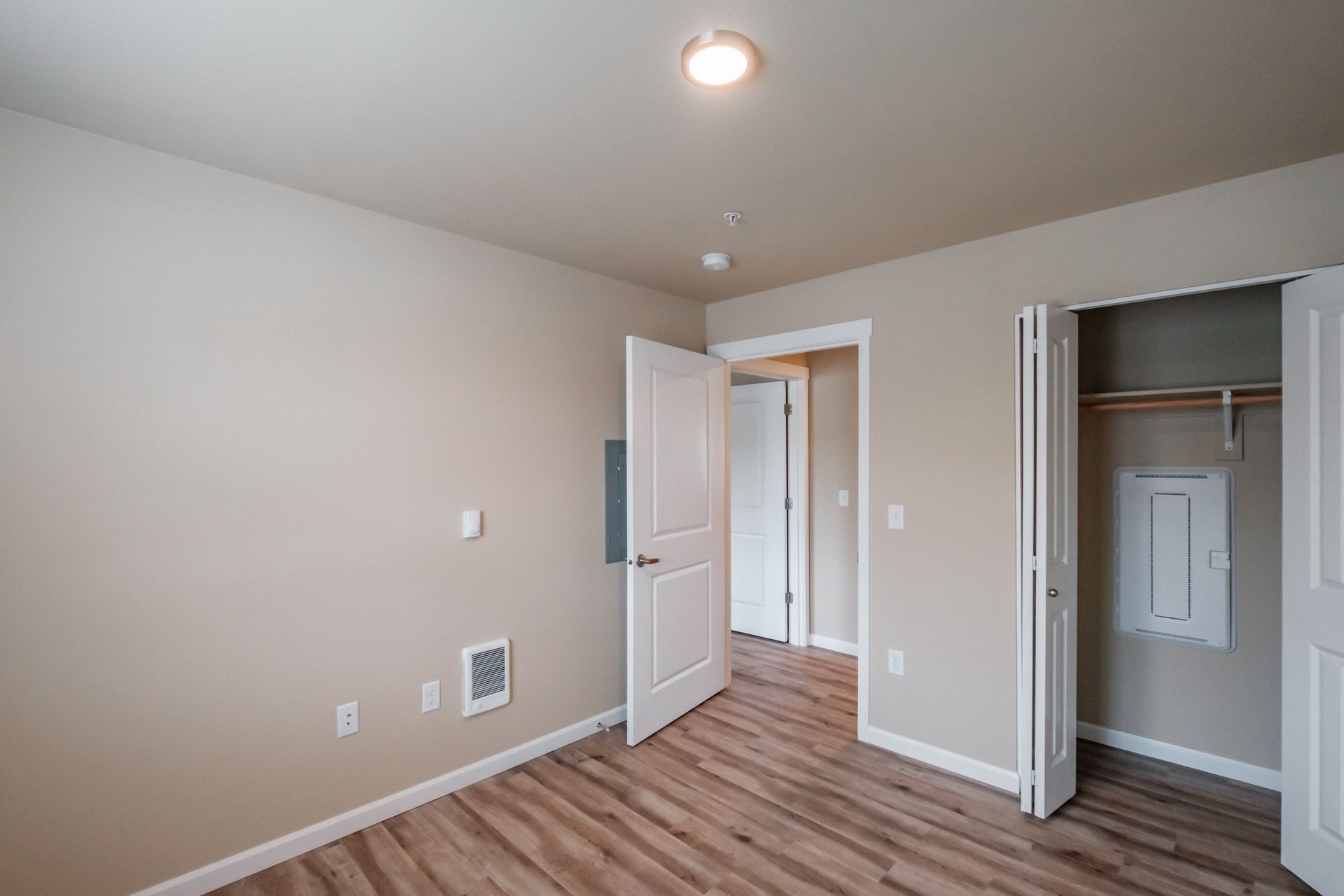 Santiam Gateway Apartments in Sweet Home Oregon, two-bedroom two-bathroom –bedroom and closet -2.
