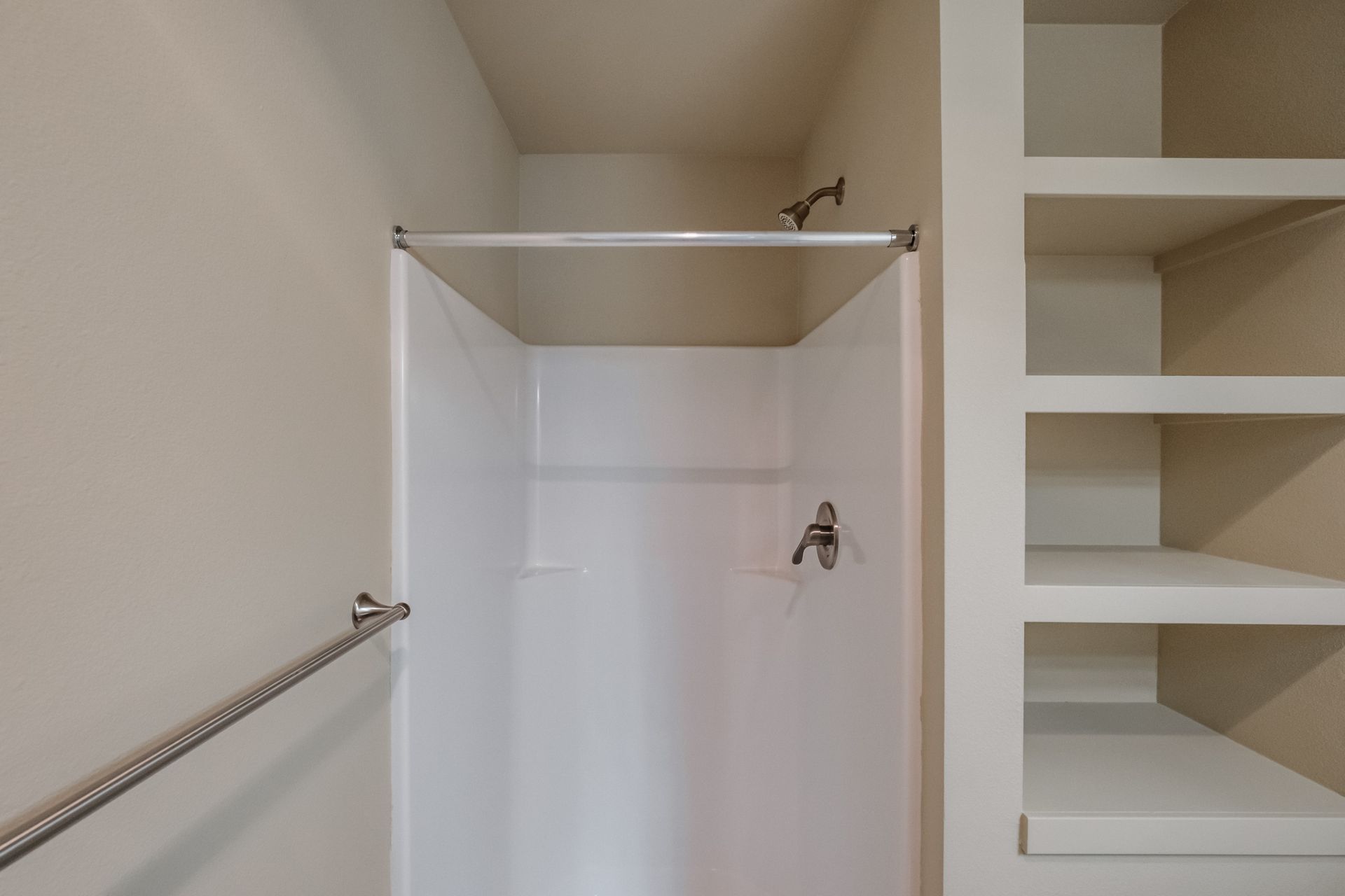Santiam Gateway Apartments in Sweet Home Oregon, two-bedroom two-bathroom – bathroom shower -1.