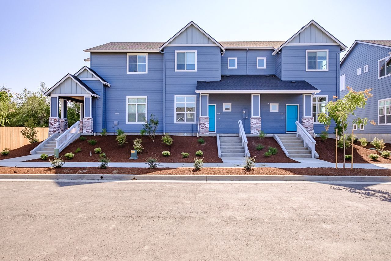 Goodnight Townhomes in Corvallis, OR, Near Oregon State University – apartment community street view.