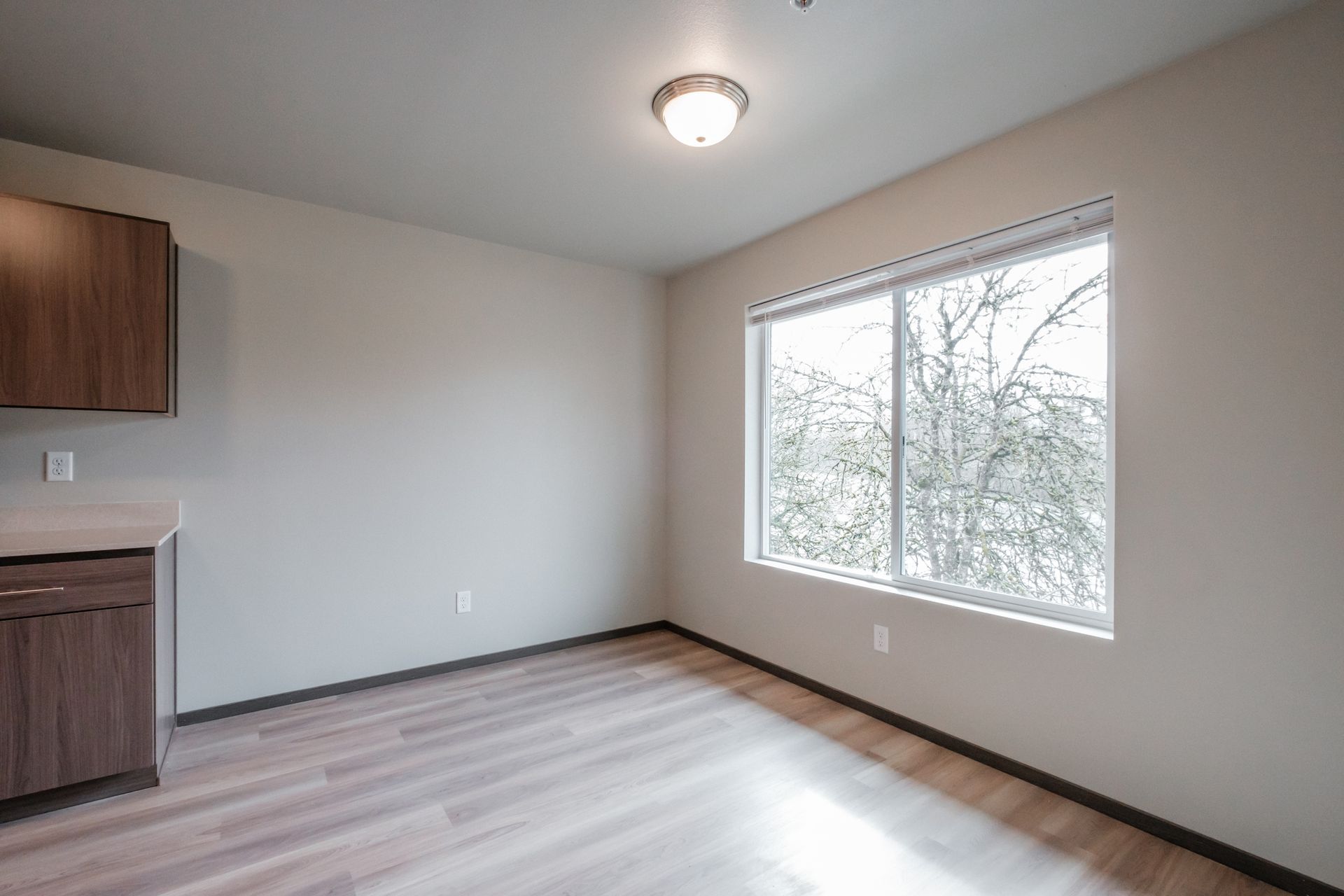 Jefferson Terrace Apartments in Jefferson Oregon –dining room and dining room window. 