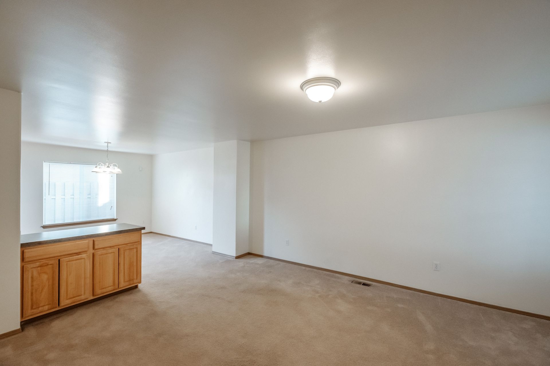 Mt. Vernon Town Homes in Albany Oregon, three-bedroom two and ½ bathroom – living room.