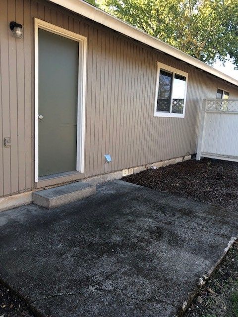 Prairie Place Duplexes in SE Albany OR, two-bedroom, one-bath – door and fence.
