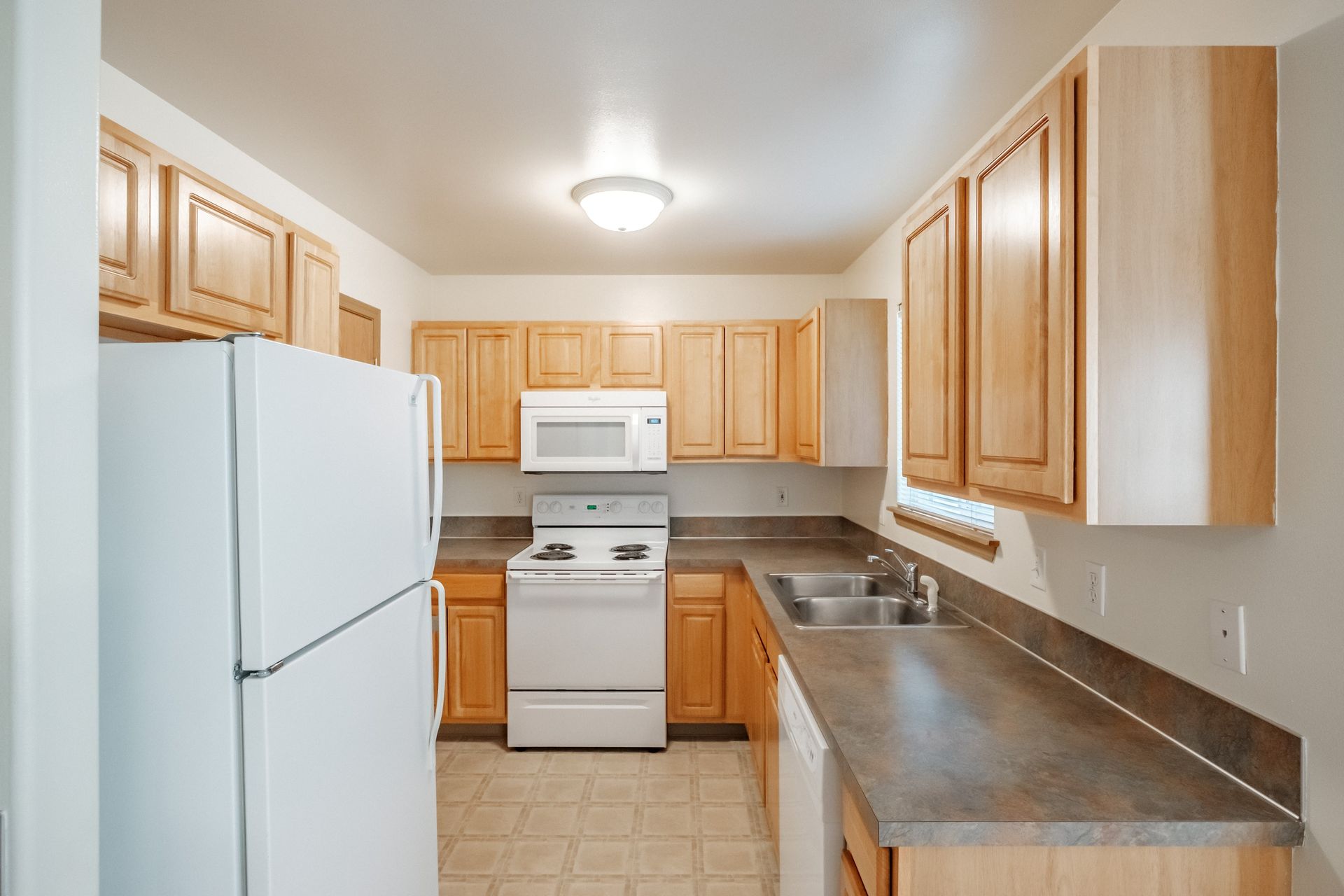 Mt. Vernon Town Homes in Albany Oregon, three-bedroom two and ½ bathroom – kitchen, refrigerator, stove, microwave, cabinetry