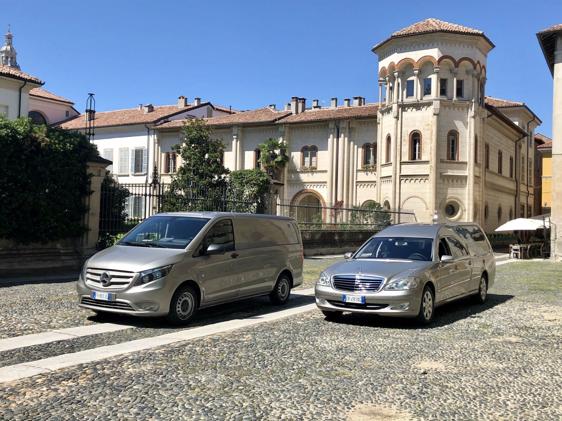 Esterni e mezzi Onoranze Funebri La Codevillese Voghera (PV)
