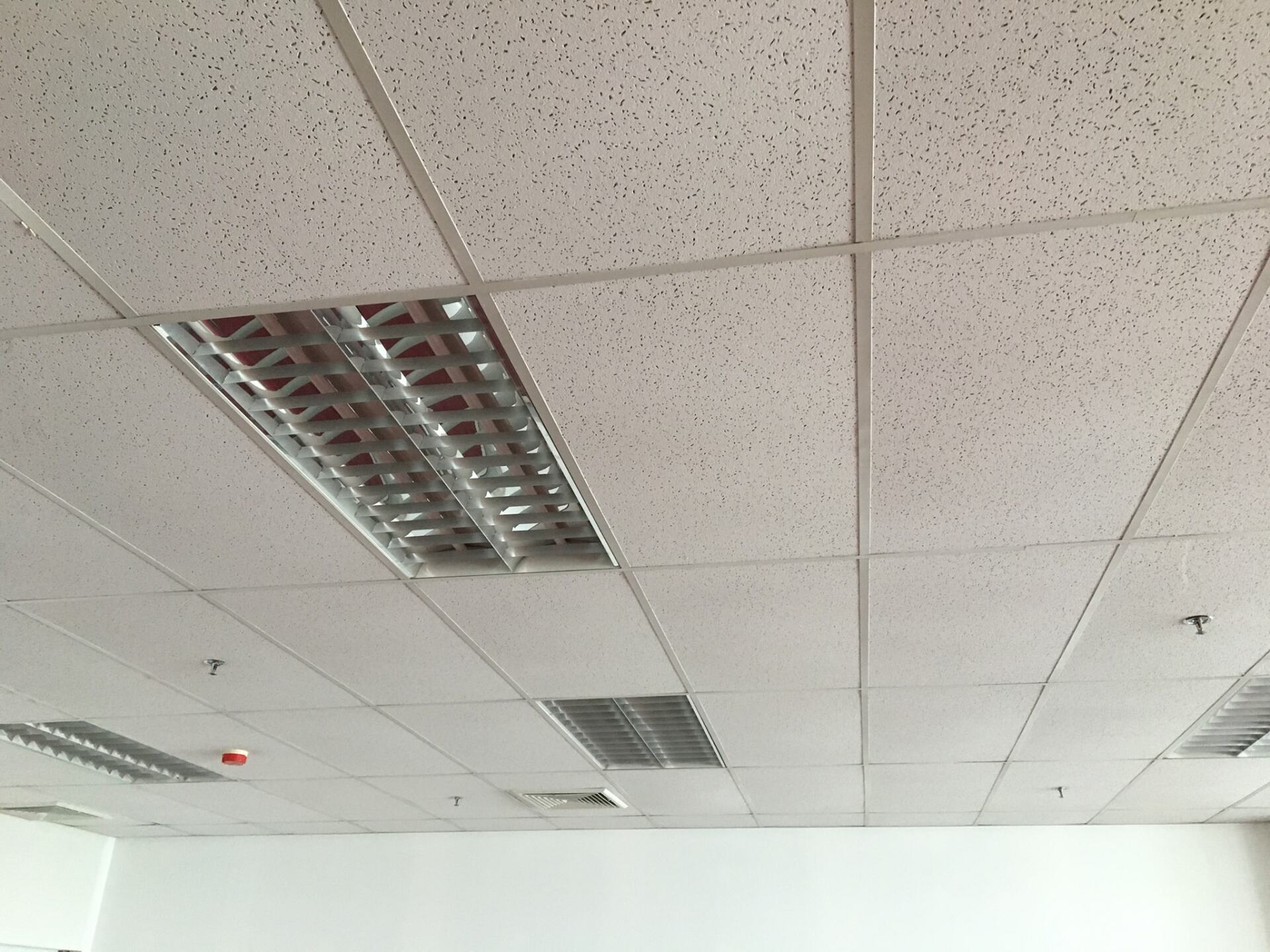 ฝ้า Mineral Fiber Board แบบวางบนทีบาร์