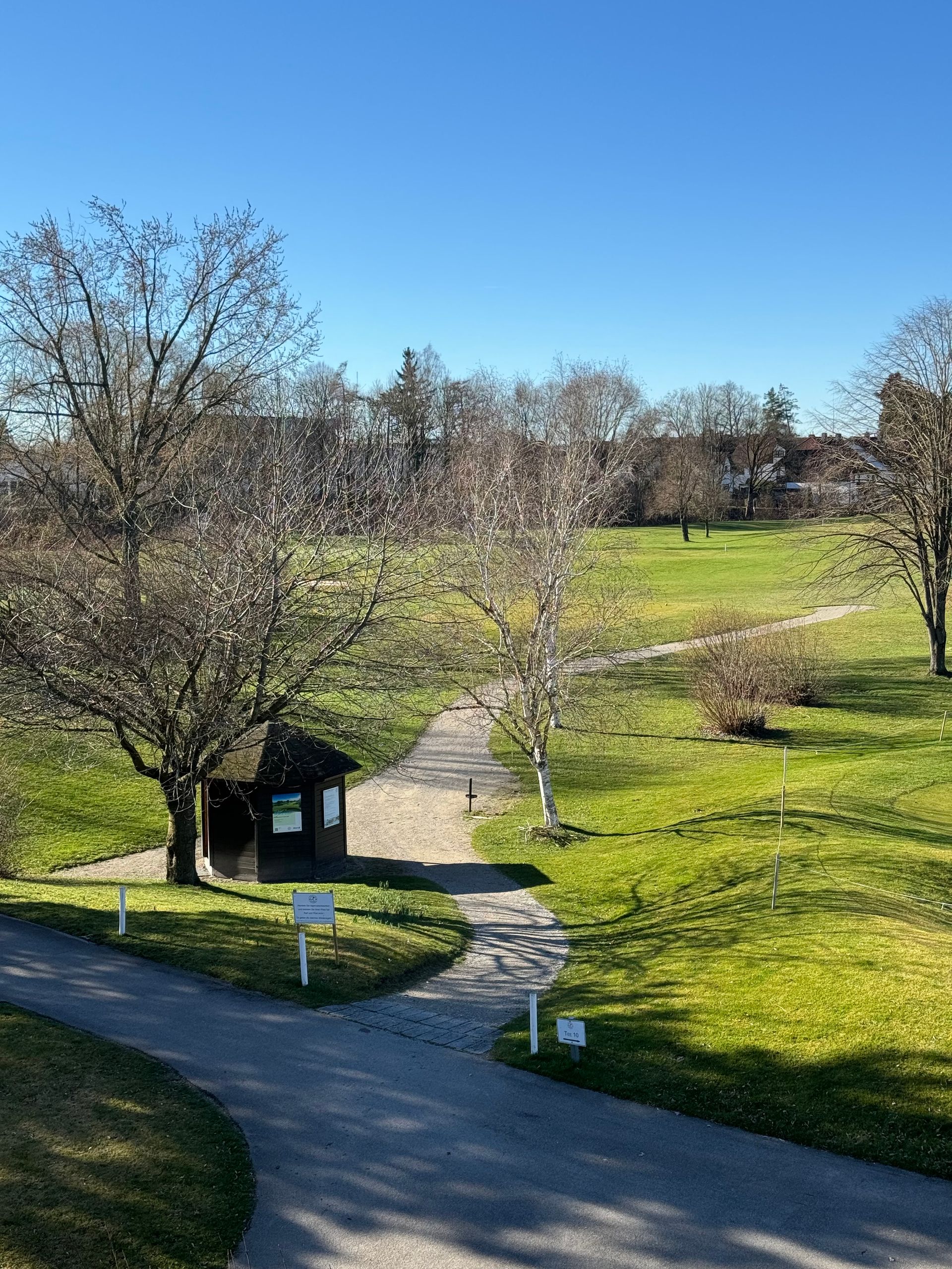 Panorama-Blick auf den Golfplatz beim Restaurant Platzhirsch