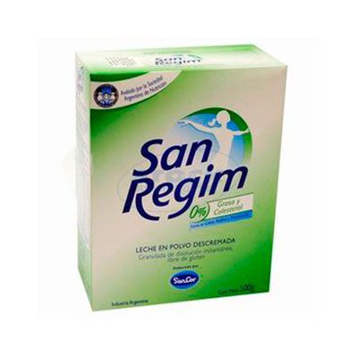 Caja de leche desnatada en polvo SanRegim, de color blanco y verde, con logo azul y silueta de mujer.