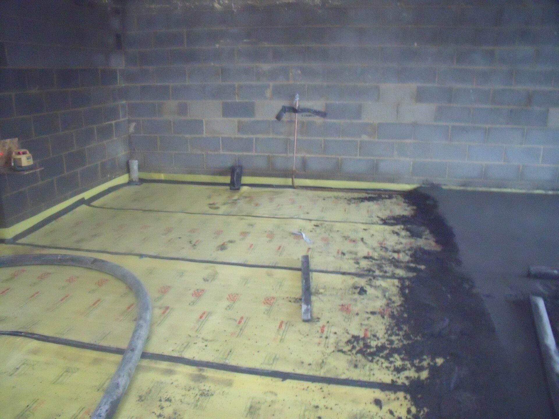 Fast drying screed
