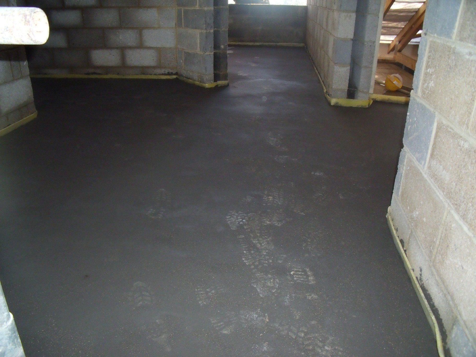 Screeding