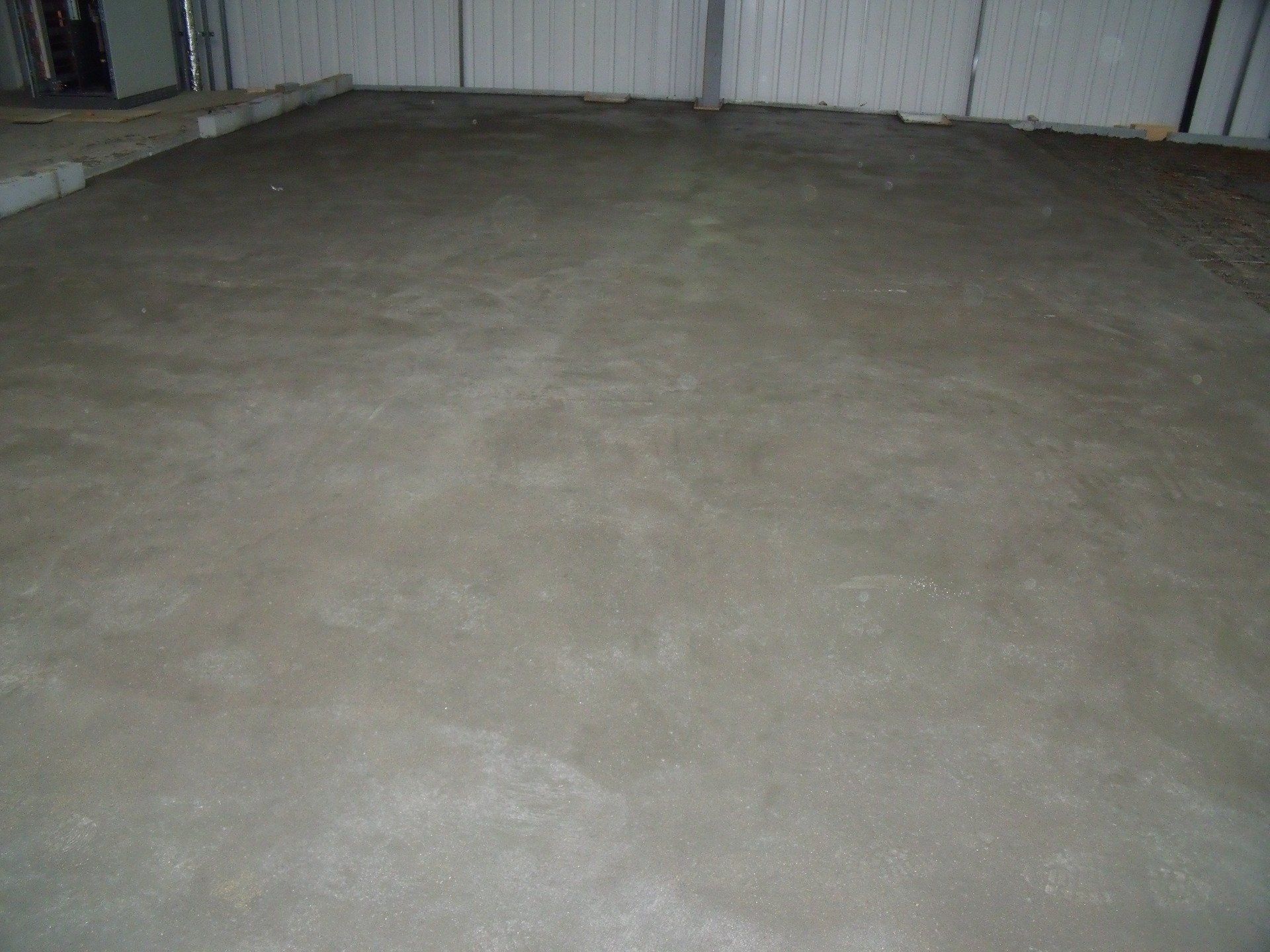 Screeding a Warehouse