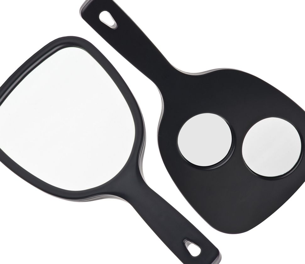 Uno specchio nero con due cerchi bianchi sopra